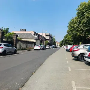 Location F1 Neuf Centre Historique Apartamento Riom