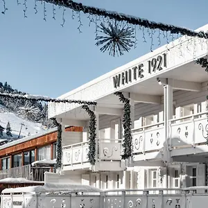 White 1921 4* Courchevel